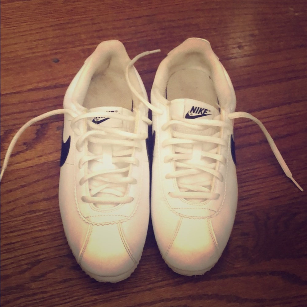 Black & White Cortez